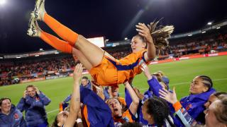 Oranje verslaat Finland op emotionele avond Lieke Martens